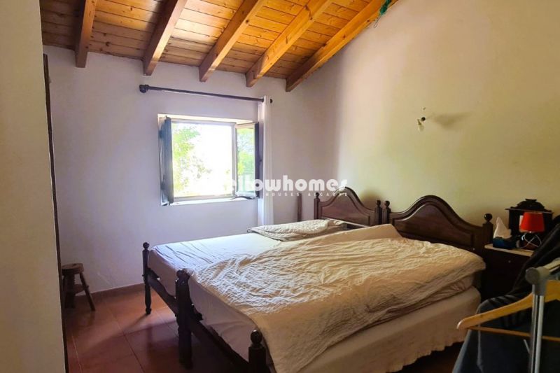 Casa rural com vistas panorâmicas e potencial de expansão perto de Loulé